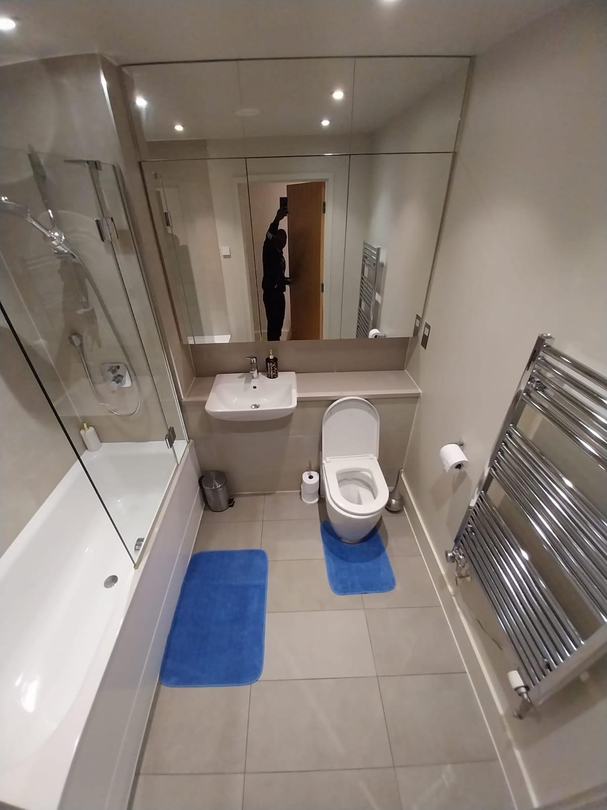 Modern 1-Bed Apt | Sleeps 4 | Heart of Brixton5