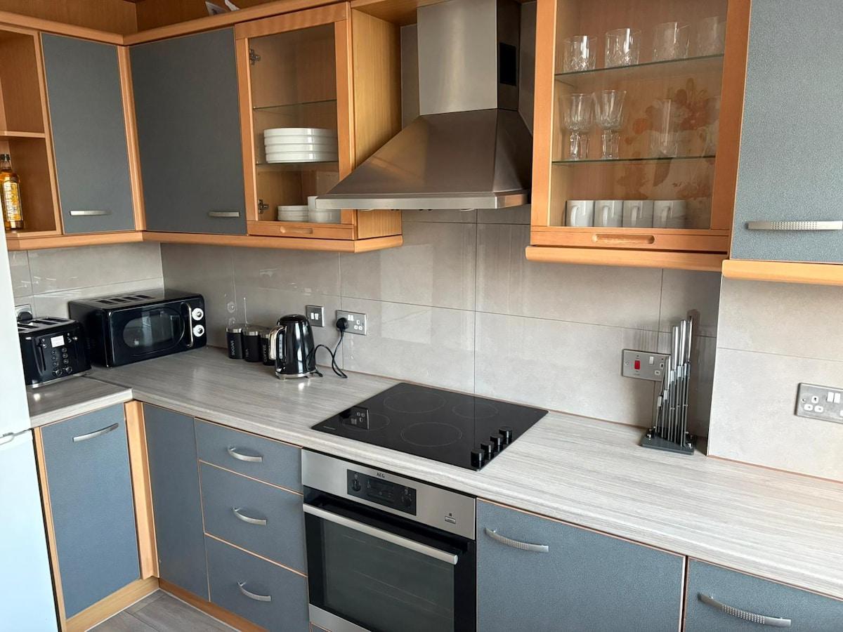 Modern 2-Bed Home Sleeps 3 Near Palmers Green Stn3